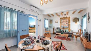 Luksusvilla, 2 soverom (D) | Oppholdsområde | Flatskjerm-TV