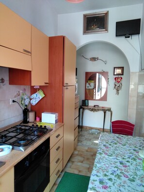 Fridge, oven, stovetop, espresso maker - Casilino Apartment  (Roma)