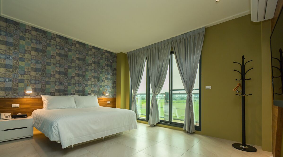 Economy Double Room, 1 Queen Bed, Balcony, Courtyard View | Blackout drapes, WiFi (free), individually decorated, bed sheets