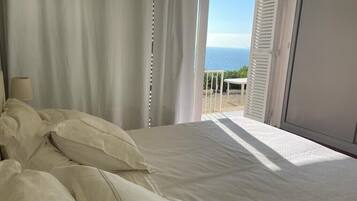 2 chambres, fer et planche Ă repasser, draps fournis