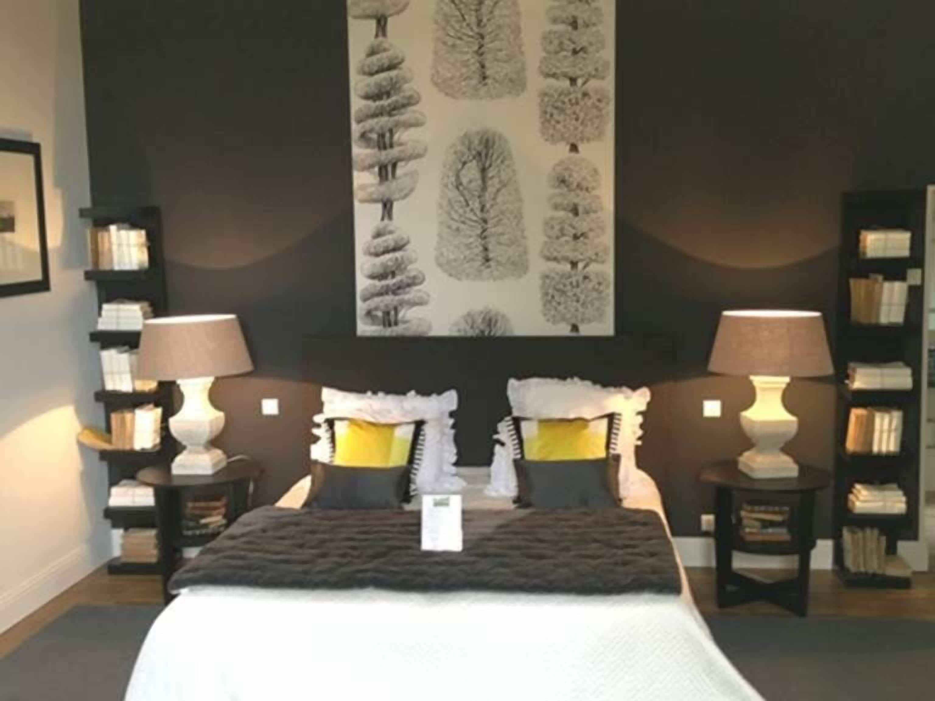 Tweepersoonskamer (Jacinthe) | Individueel gedecoreerd, individueel gemeubileerd, een bureau