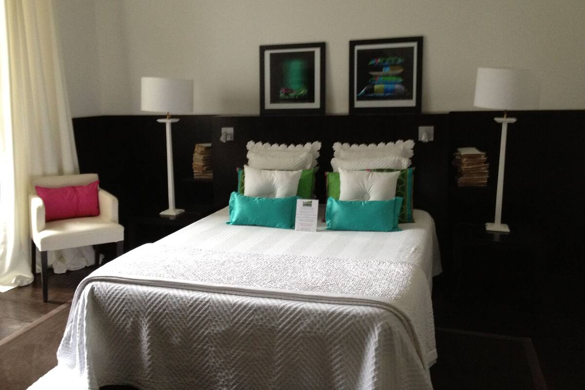 Double Room (Orchidée) | Desk, soundproofing, cribs (free), individually decorated