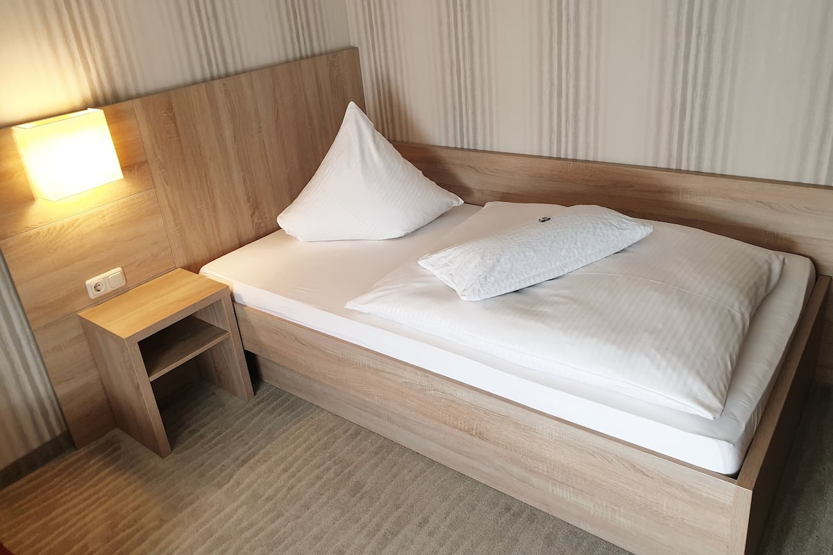 Singola Comfort, non fumatori | Una scrivania, postazione laptop, tende oscuranti, Wi-Fi gratuito