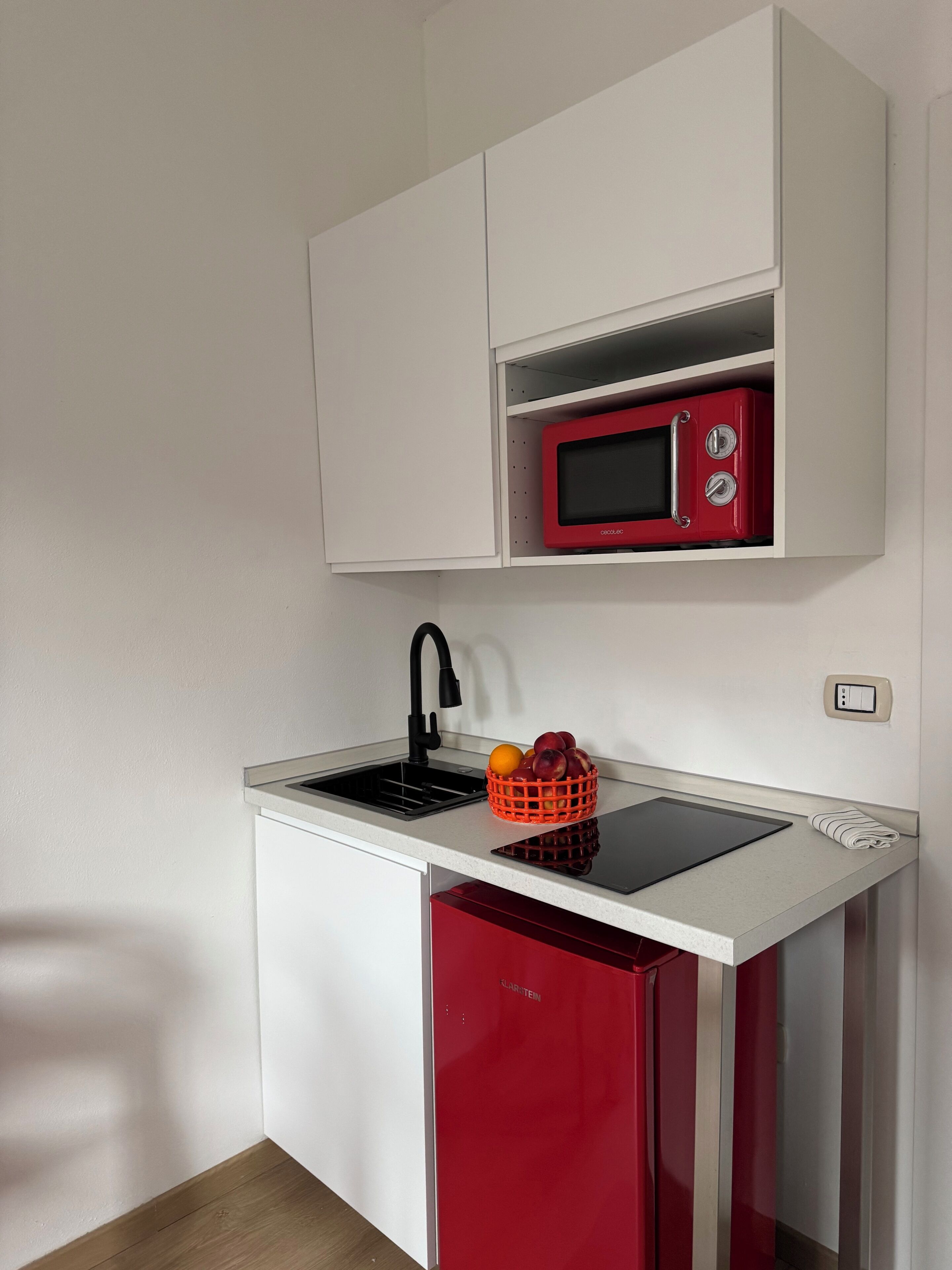 Refrigerador, microondas, horno, placa de cocina