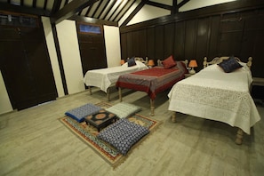 Quarto triplo luxo | 1 quarto, cofres nos quartos, escrivaninha