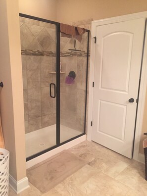 Combined shower/tub, hair dryer, towels, toilet paper