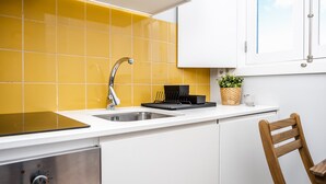 Cafetera/tetera, refrigerador, microondas, horno