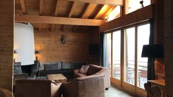 TV, fireplace, DVD player, offices