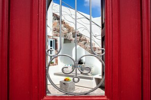 Property entrance - Sweet Nectar Villa (Santorini)