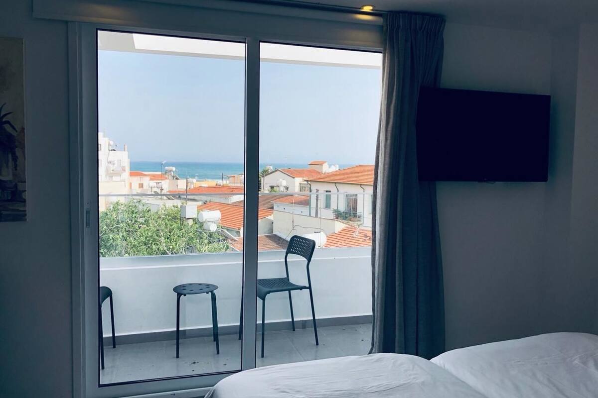 Estúdio, vista para o mar (302) | Roupas de cama premium, cofres nos quartos, escrivaninha
