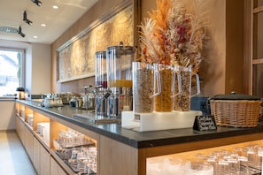 Buffet déjeuner gratuit tous les jours