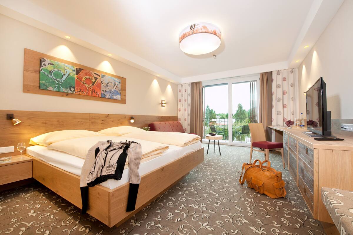 in-room safe, desk, laptop workspace, blackout curtains