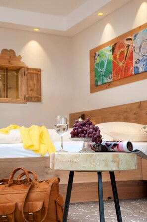 Caja de seguridad en la habitación y escritorio