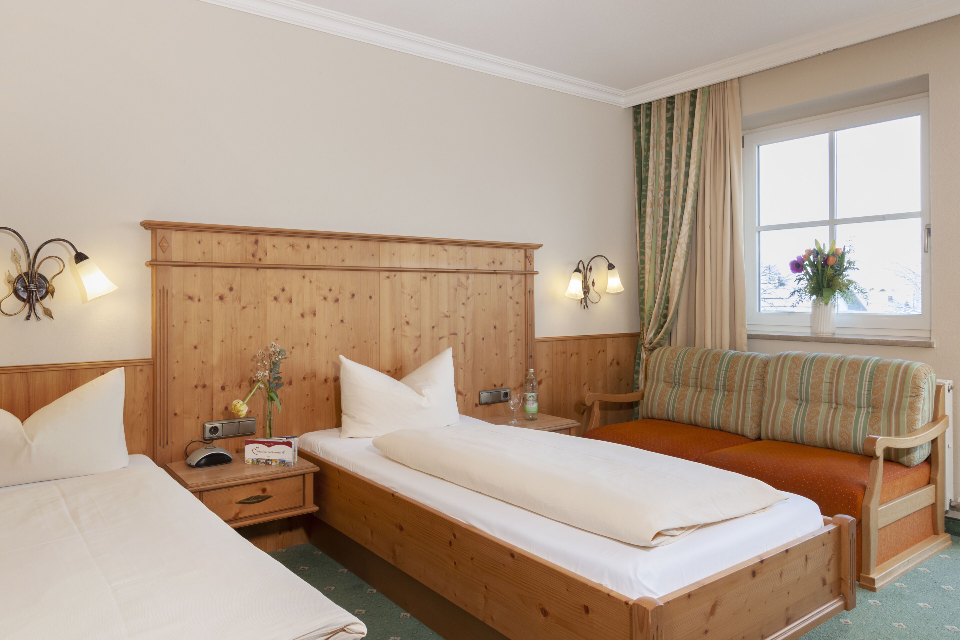 in-room safe, desk, laptop workspace, blackout curtains