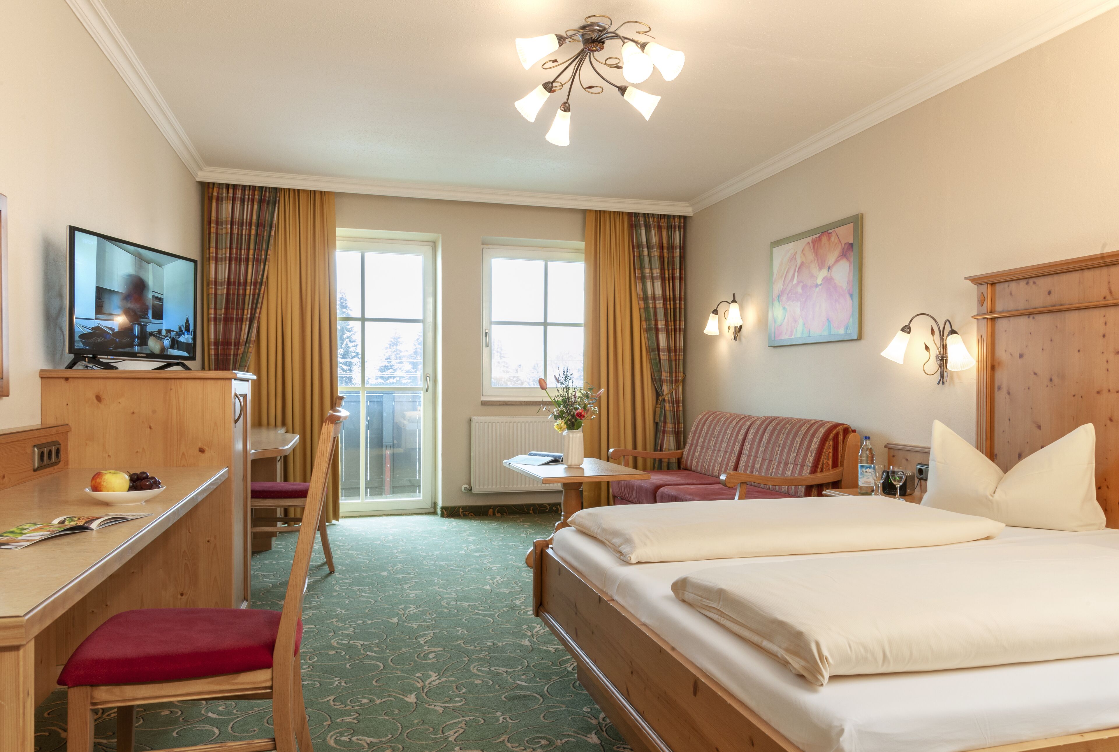 in-room safe, desk, laptop workspace, blackout curtains