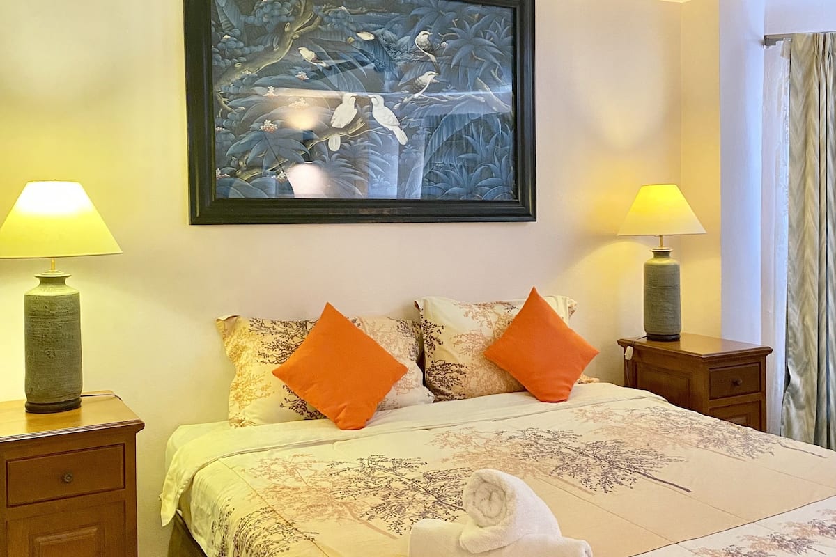 Deluxe Room | Premium bedding, minibar, laptop workspace, blackout drapes
