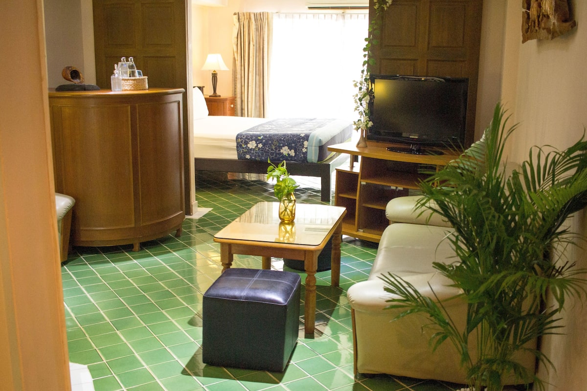 Suite | Premium bedding, minibar, laptop workspace, blackout drapes