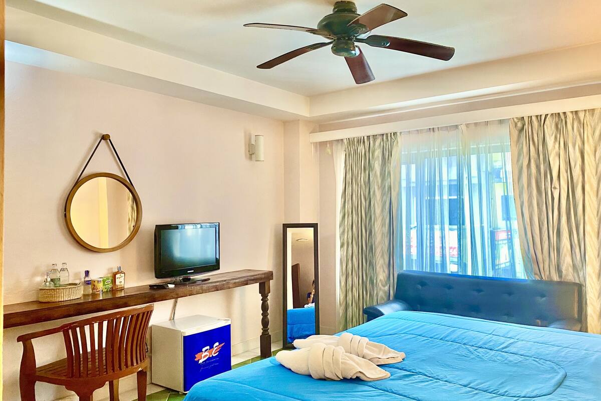Superior Room | Premium bedding, minibar, laptop workspace, blackout drapes