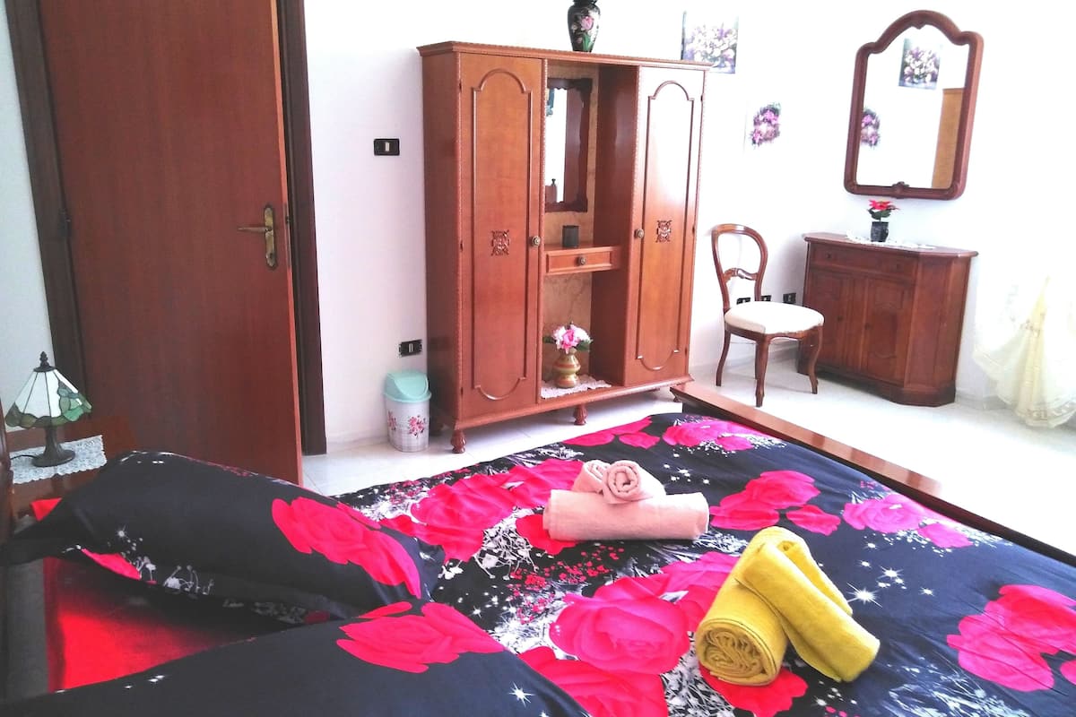 1 chambre, décoration personnalisée, ameublement personnalisé, bureau