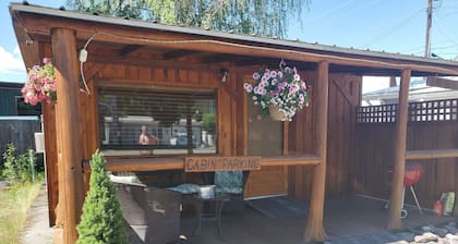 Pieni kuiva hytti, aivan I 90 kauniissa Pinehurst Idaho