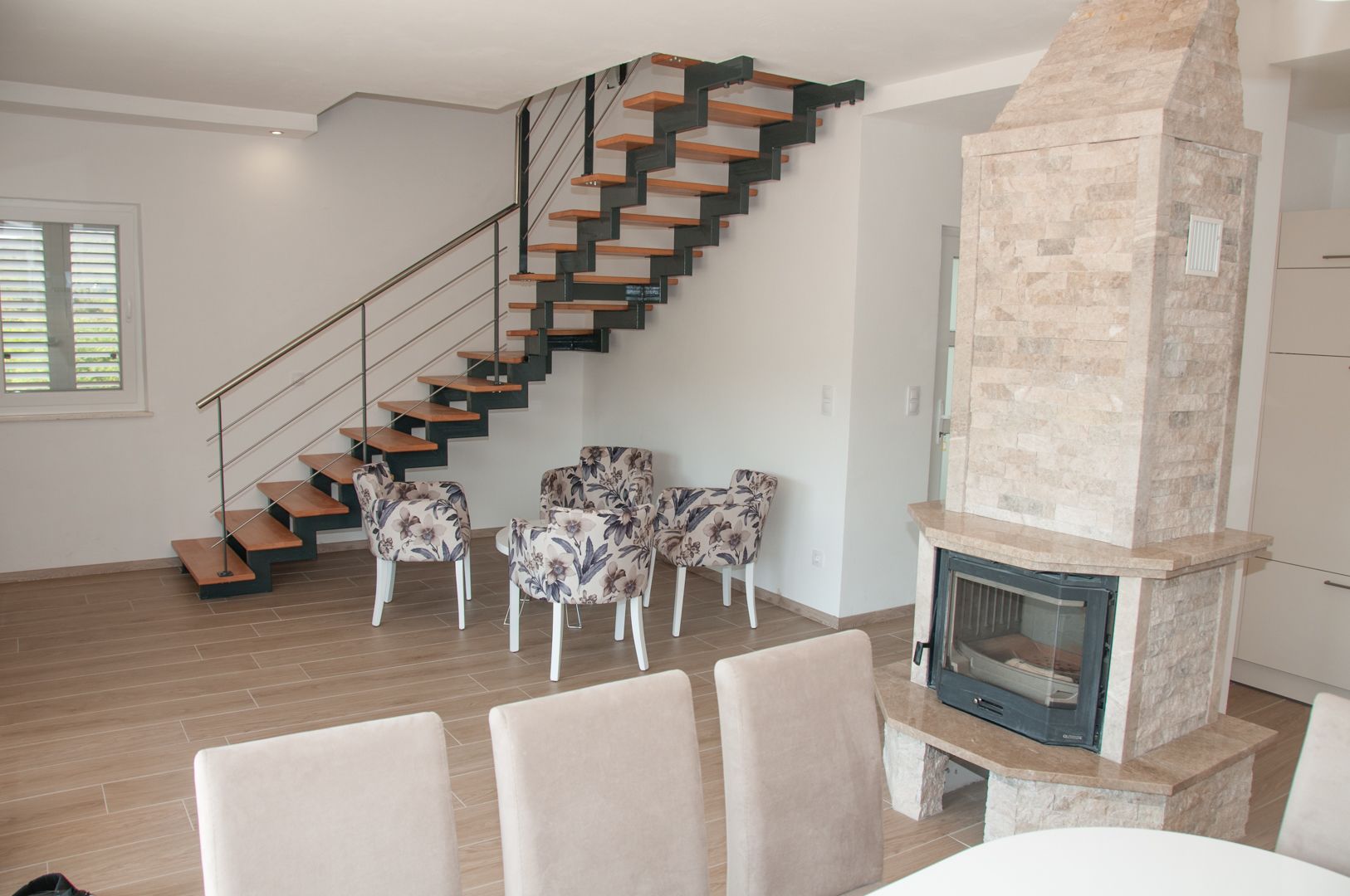 Grand Apartment | Living area | Flat-screen TV