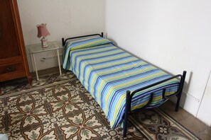 3 عدّة غرف نوم ومكواة/لوح كي