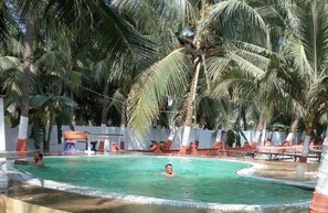 Outdoor pool - Bhalkeshwar Villa Resort (Veraval)