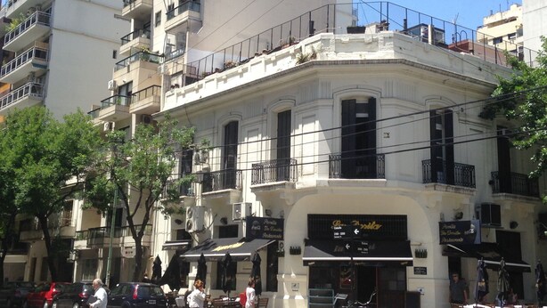 A building with a ground-floor restaurant named "Panera." - Beautiful bright apartment located in the best area of Palermo with 2 bathrooms! (CABA)