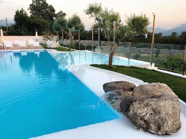 Seasonal outdoor pool, an infinity pool, sun loungers