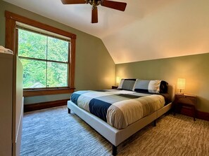 4 bedrooms, desk, iron/ironing board, travel crib - Water Hill Gem - Walk to Downtown - Backyard Oasis (Ann Arbor)