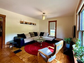 Smart TV - Water Hill Gem - Walk to Downtown - Backyard Oasis (Ann Arbor)