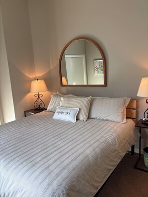 1 habitación, tabla de planchar con plancha, wifi y ropa de cama 