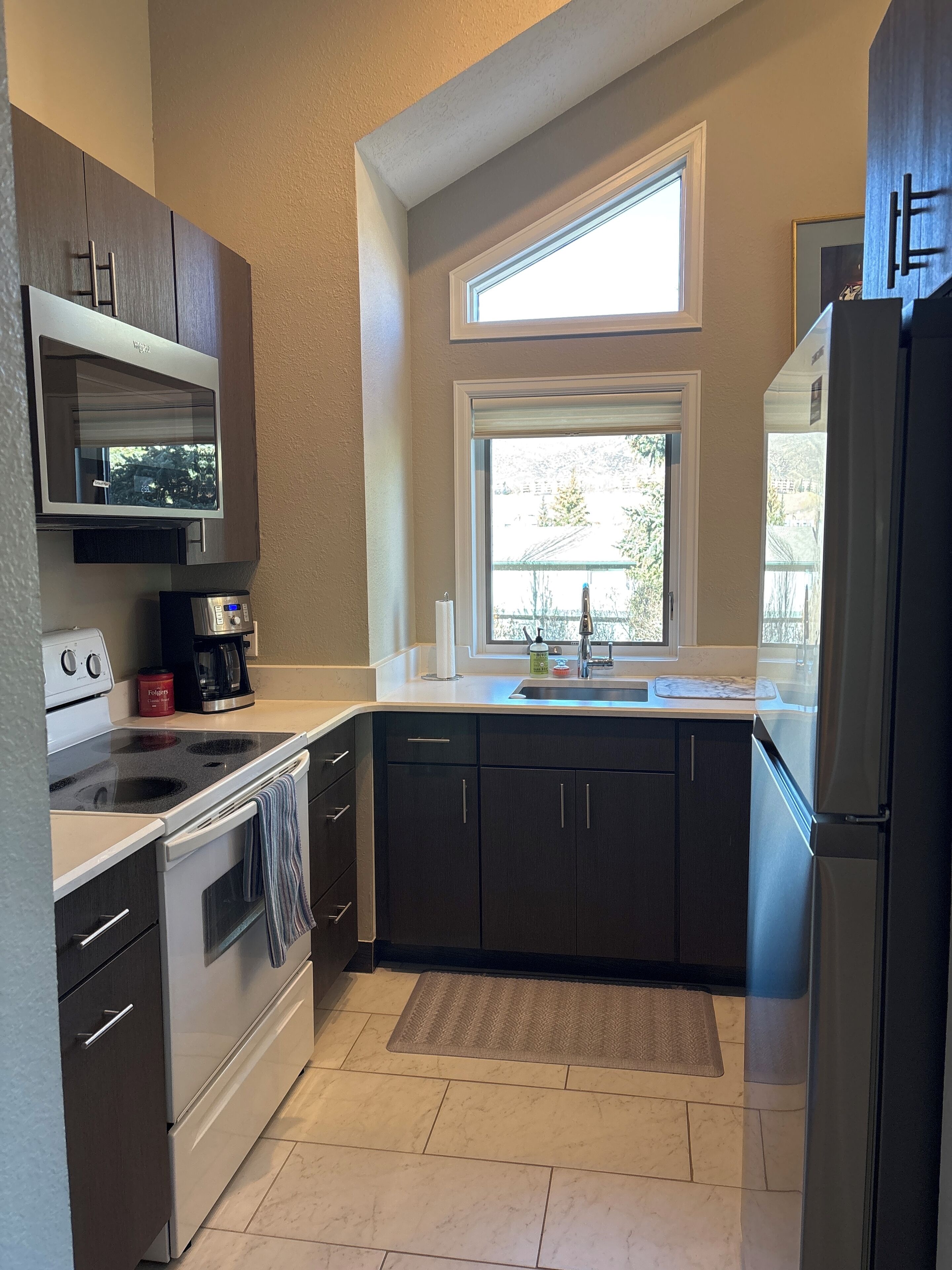 Fridge, microwave, stovetop, coffee/tea maker