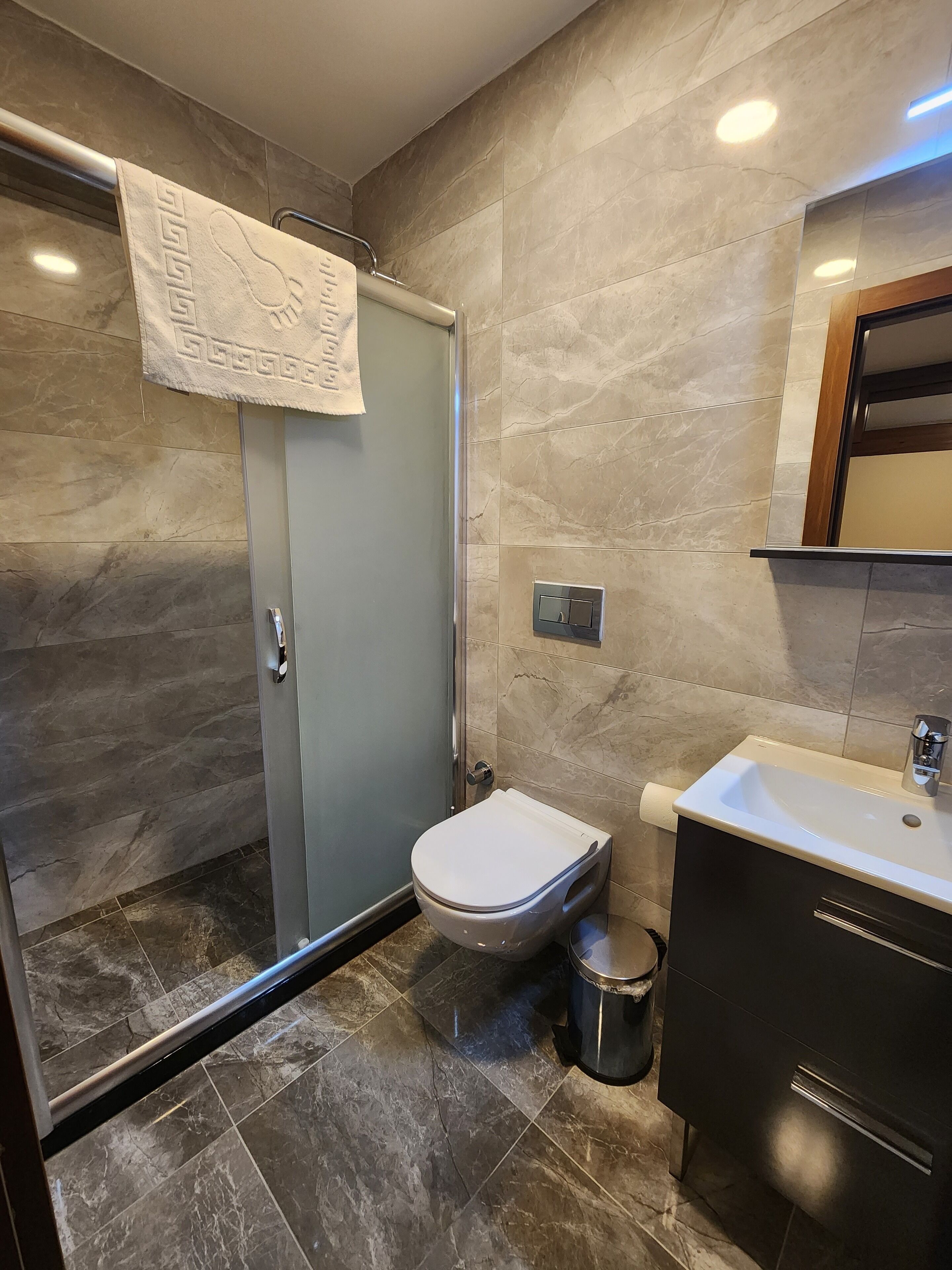 standard suite | bathroom | shower, rainfall showerhead, free toiletries, hair dryer