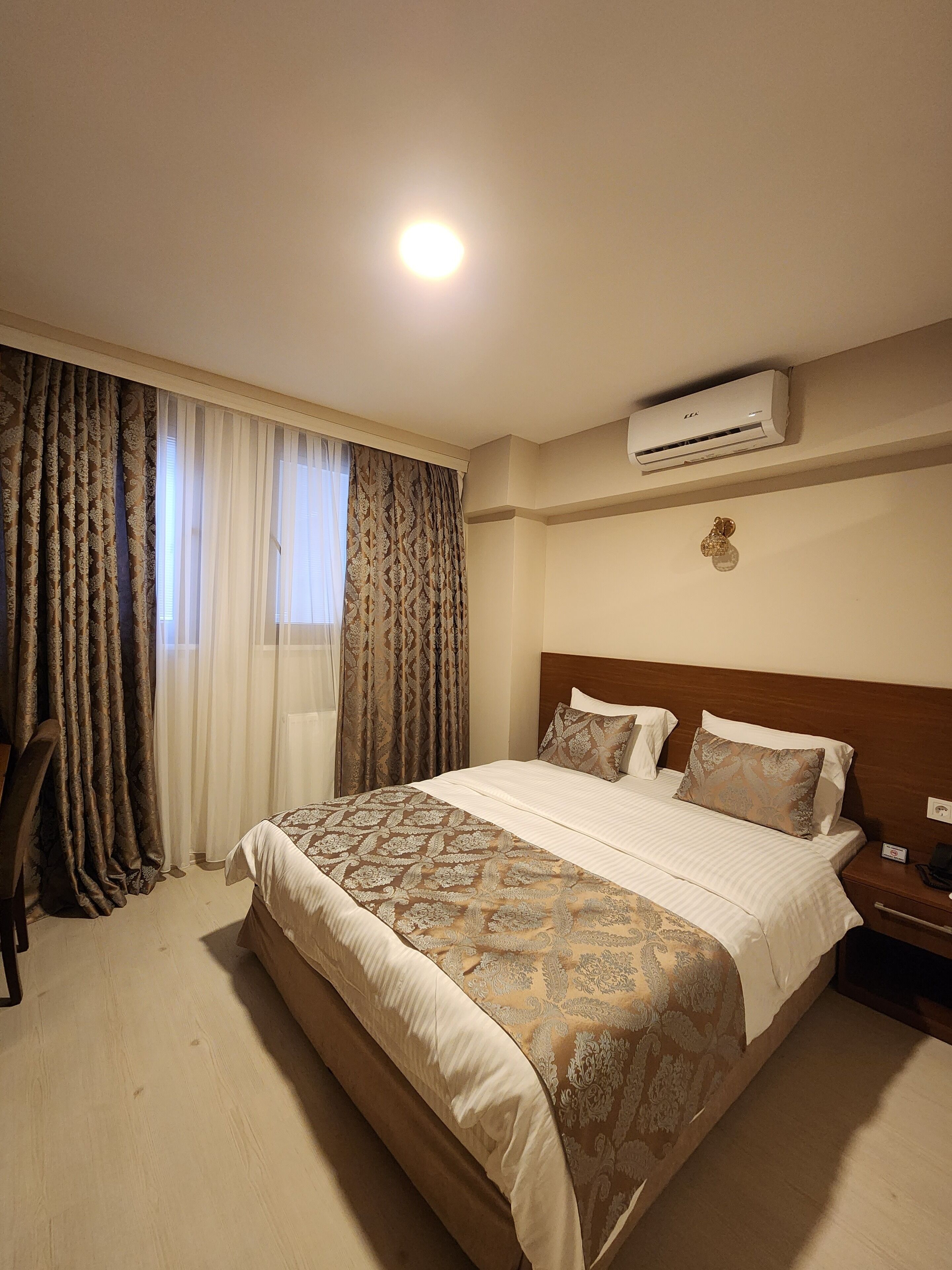 standard suite | egyptian cotton sheets, premium bedding, minibar, in-room safe