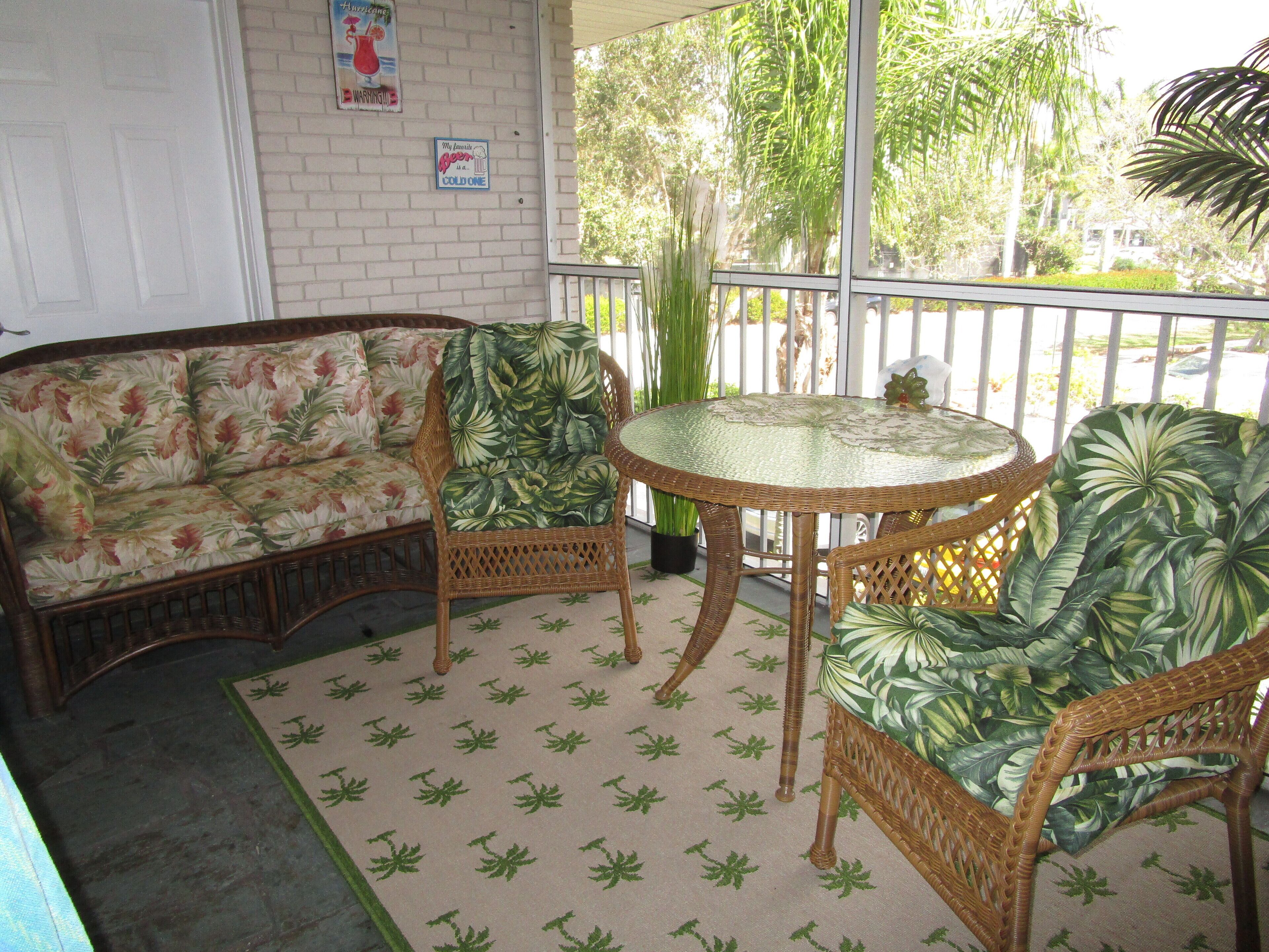 IDEAL LOCATION FOR A VACATION RENTAL in down town Naples, Florida