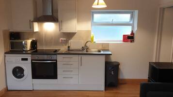 Apartment | Private kitchenette | Full-sized fridge, microwave, oven, stovetop