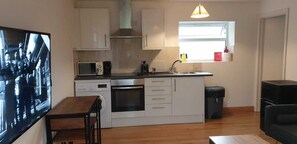 Apartment | Living area | Flat-screen TV - Cromwell Apartment (Cambridge)