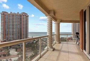 Property grounds - P2-1004 3B Newly Updated! Gorgeous 3B @ Portofino Sleeps 10! (Pensacola Beach)