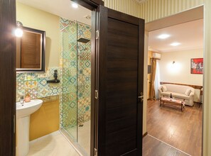 Doppia Basic | Bagno | Doccia, set di cortesia gratuito, asciugacapelli, pantofole