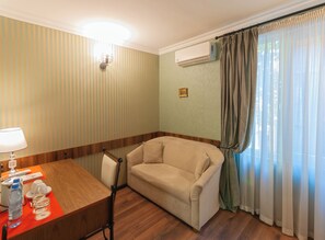 Minibar, desk, soundproofing, free WiFi - Wine Story Hotel  (Tbilisi)