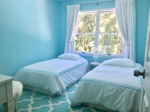 4 bedrooms, internet, bed sheets