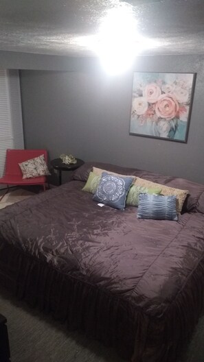 Room | Individually decorated, individually furnished, desk, laptop workspace