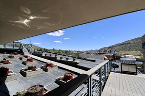 Outdoor dining - Luxury Downtown Durango Condo (Durango)