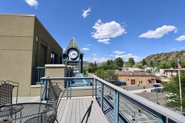 Outdoor dining - Luxury Downtown Durango Condo (Durango)