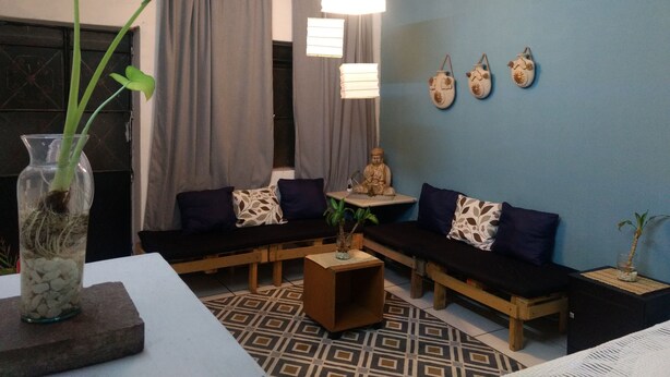 Cortinas blackout, tabla de planchar con plancha y wifi gratis 
