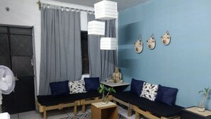 Cortinas blackout, tabla de planchar con plancha y wifi gratis 