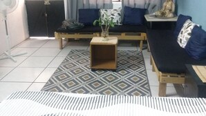 Cortinas blackout, tabla de planchar con plancha y wifi gratis 