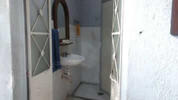 Amenidades de baño de diseñador, toallas, jabón, shampoo