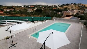 A rooftop swimming pool with a view of a hillside town. - Vacation Home Villa Tropia (Camastra)